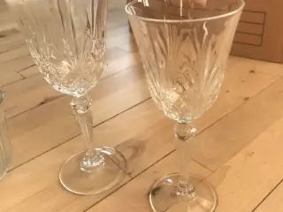 Lyngby melodia, Vin og vandglas