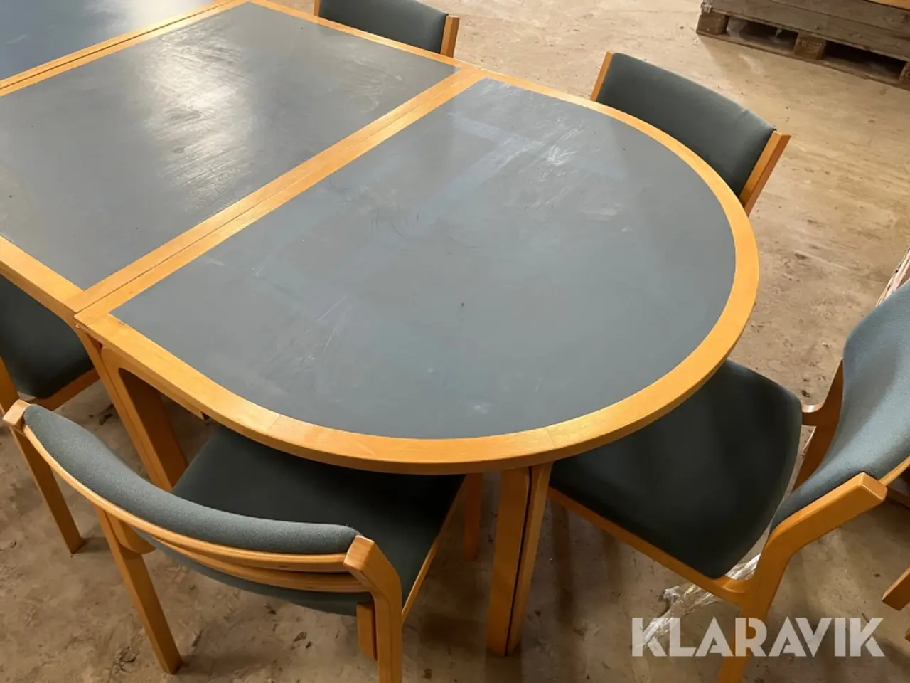 Billede 7 - Mødebord Farstrup 345cm med 13 stole og tillægsplader
