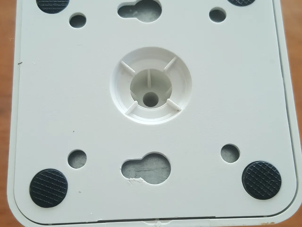 Billede 3 - hikvision ds-2cd2442fwd-iw (prisen er for 2 stk)