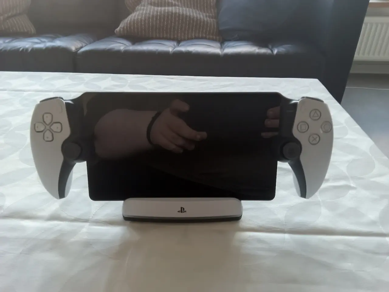 Billede 4 - Ps5 med kontroller plus portal 1tb + 2tb ekstra