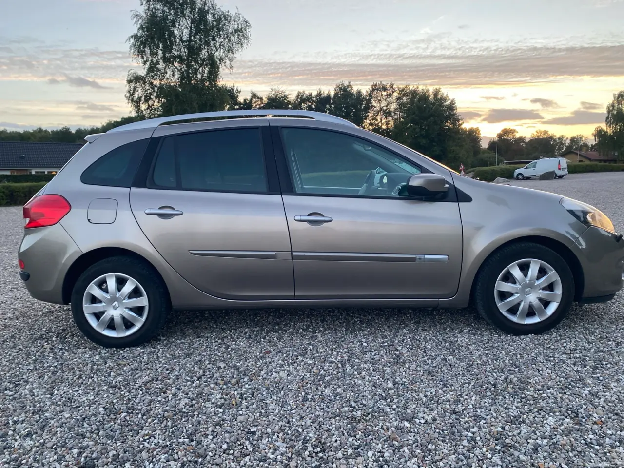 Billede 6 - Velholdt Clio st.car
