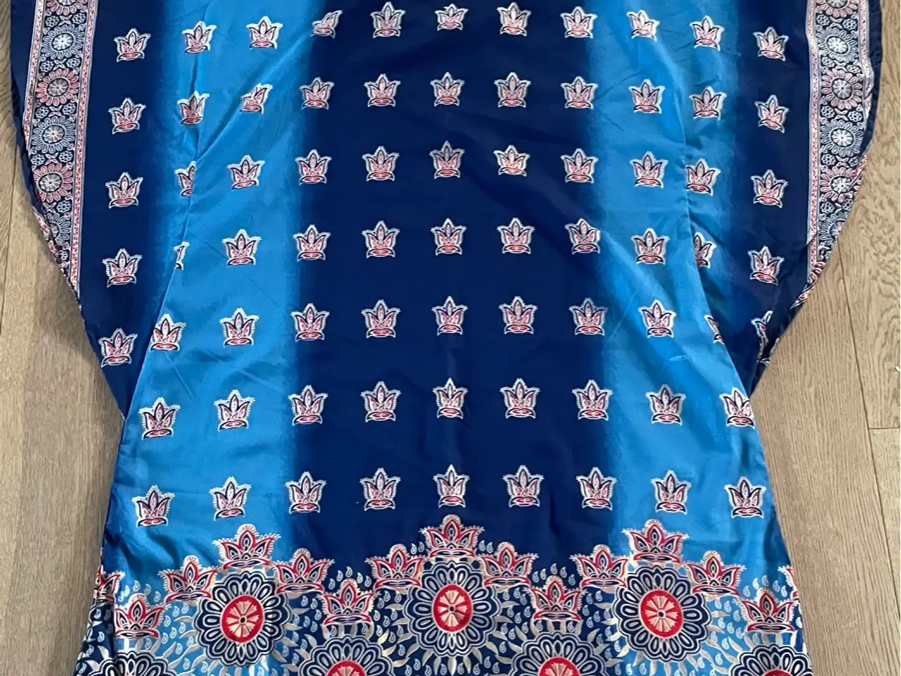 Billede 3 - Beautiful kaftan/tunika i satin-look, flot mønster