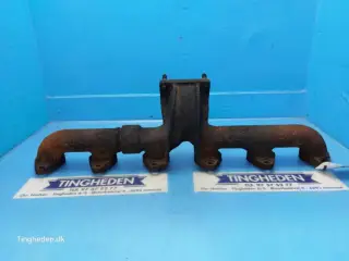 Case 821E Udstødningsmanifold 4896651