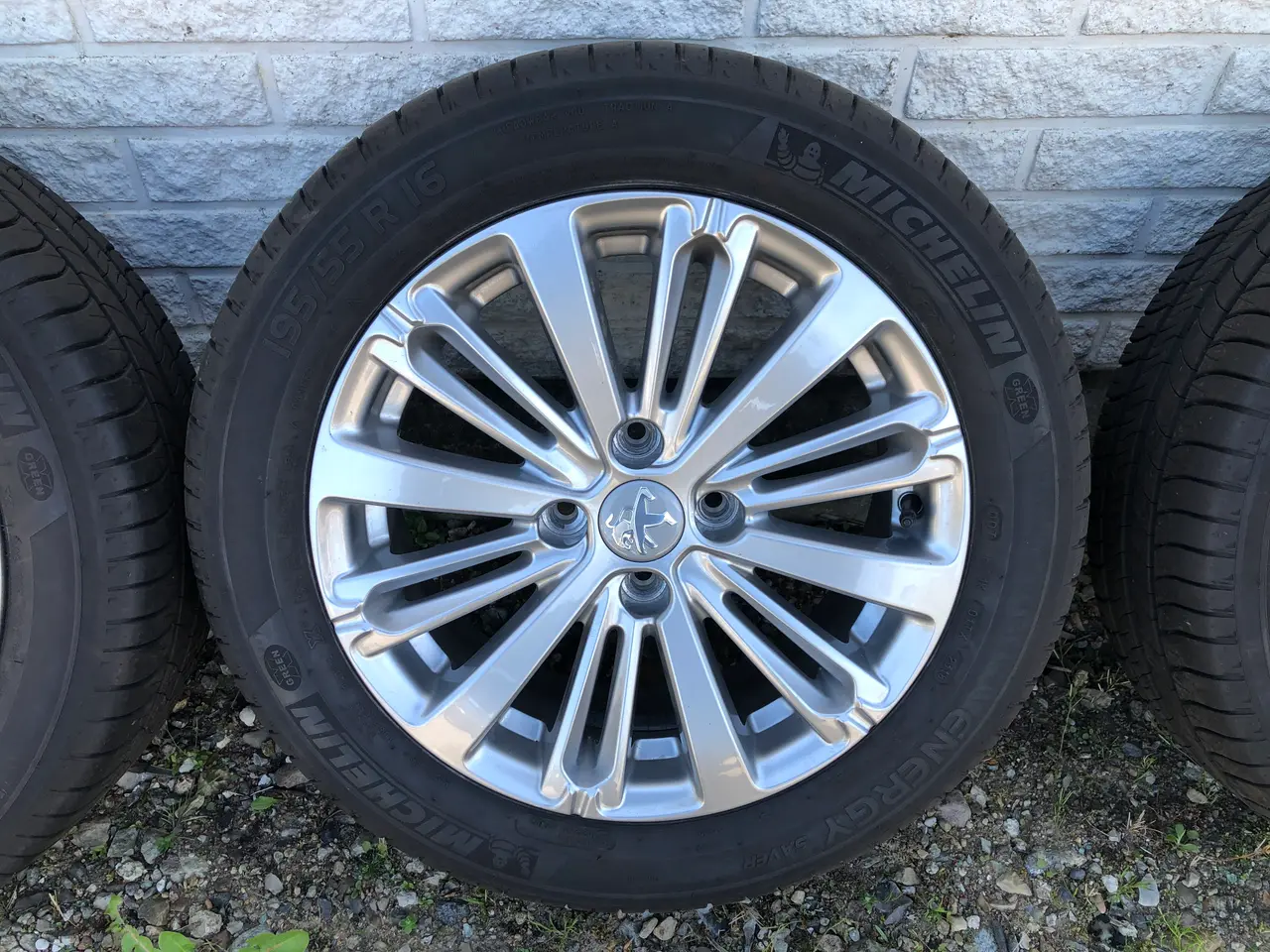 Billede 4 - Peugeot 208 fælge som nye
