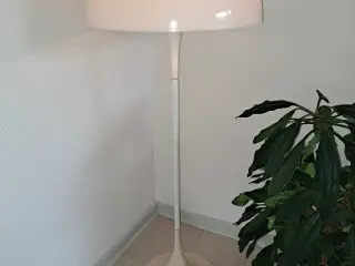 Panthella standerlampe i fin stand