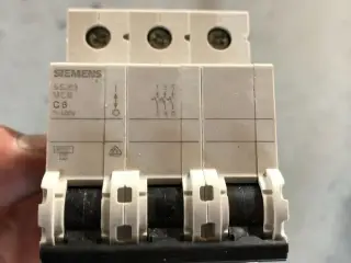 Timer og 3 fasersikring sælges