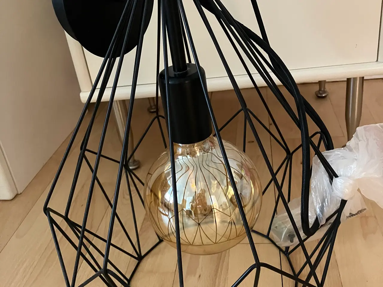 Billede 1 - Loftslampe stor i sort tråd.