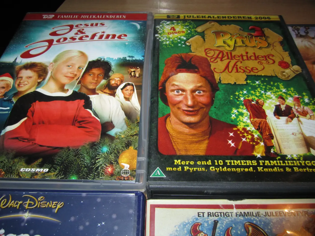 Billede 1 - BYD. JULEKALENDER og Julefilm.