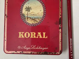 Gl. blikæske med vippelåg. Giv bud.