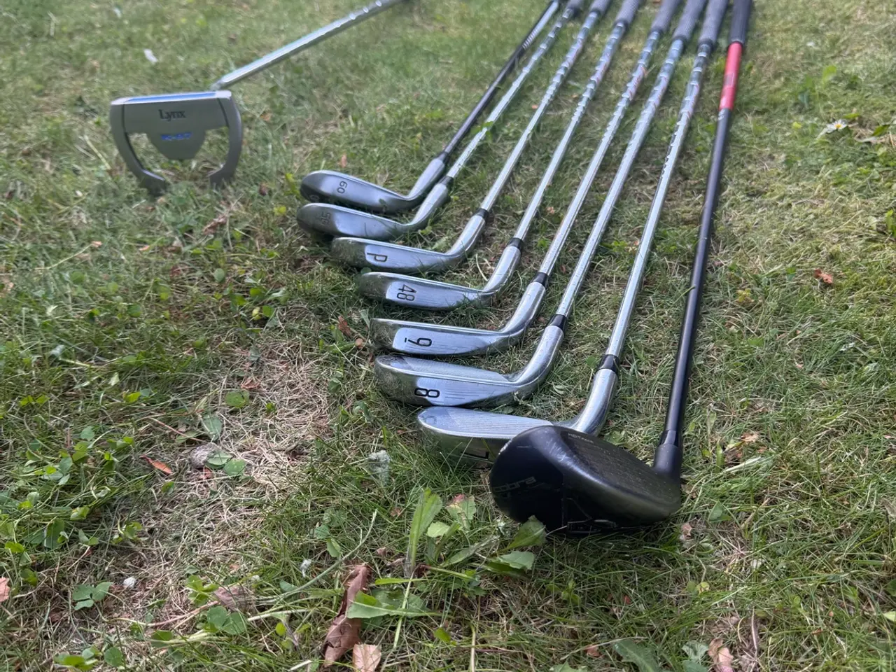 Billede 7 - Titleist golfbag med jernsæt, hybrid og putter