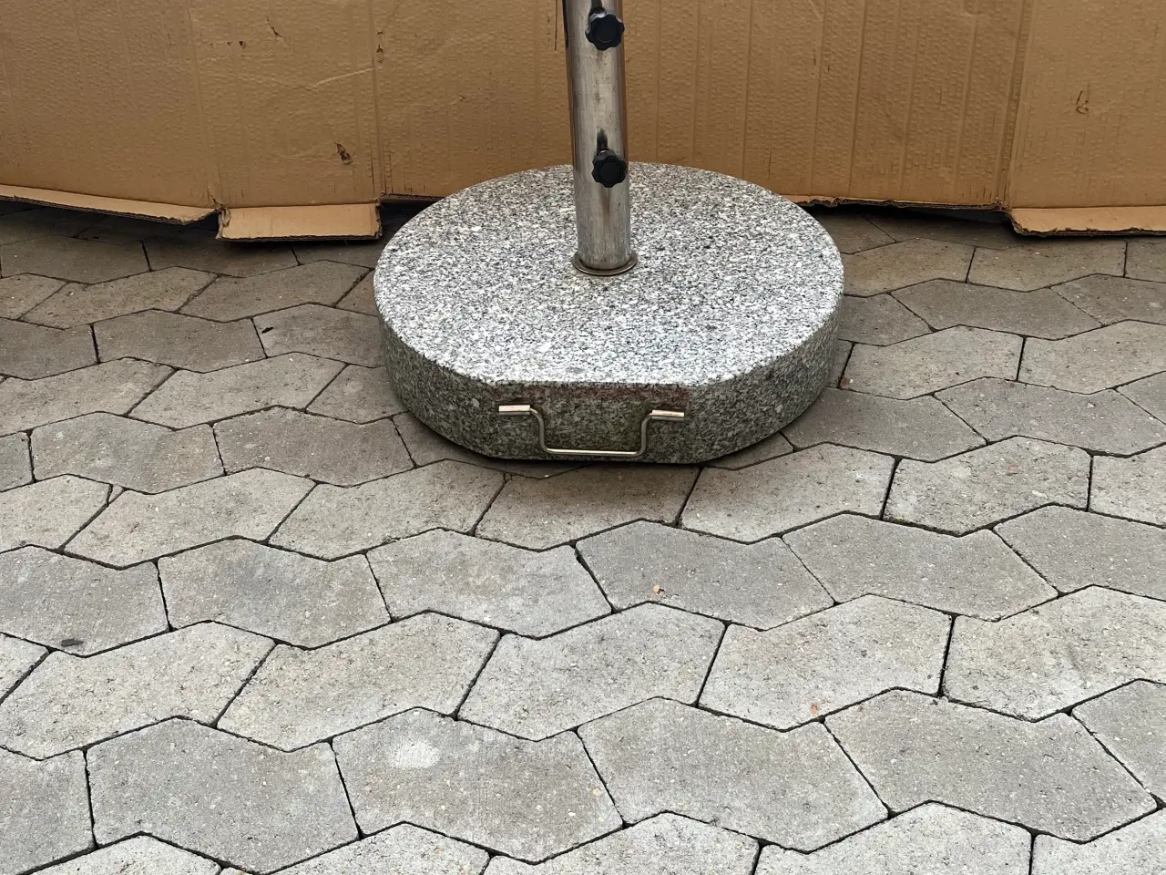 Billede 4 - Parasol fod i granit på hjul, Solid model, 55 kg. 