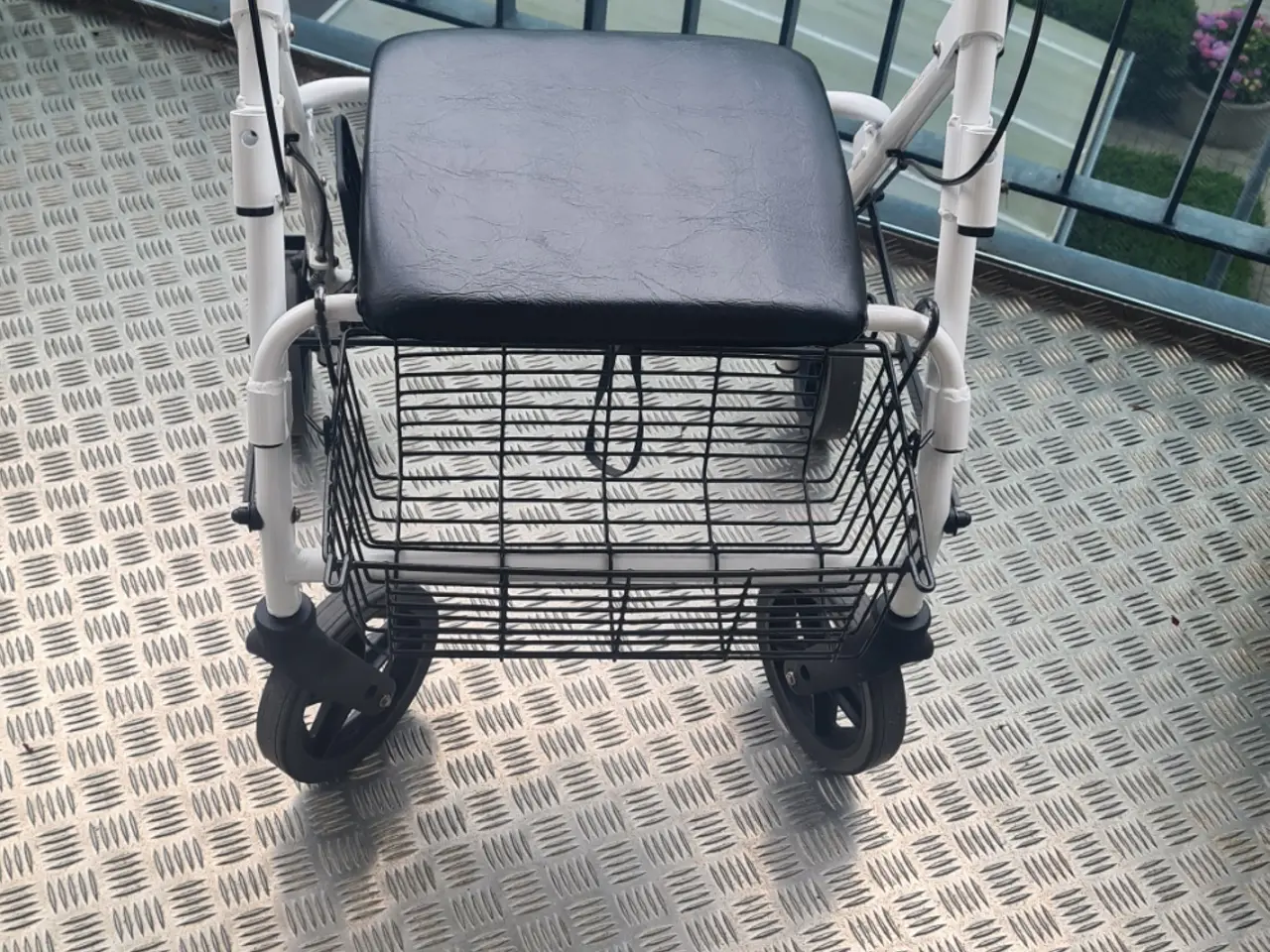 Billede 4 - Rollator med sæde og ryglæn