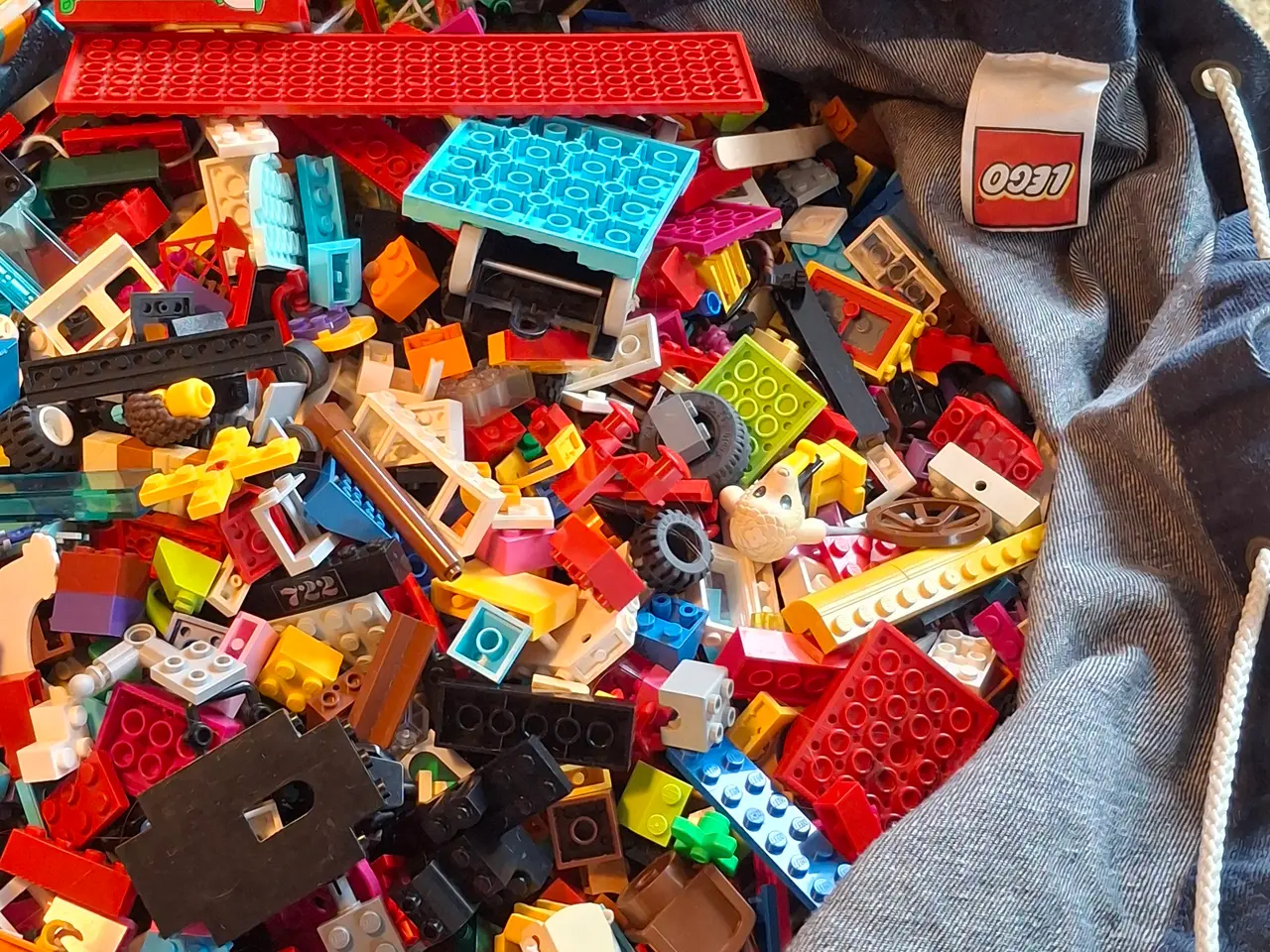 Billede 2 - Stor Legopakke med originalt Legotæppe
