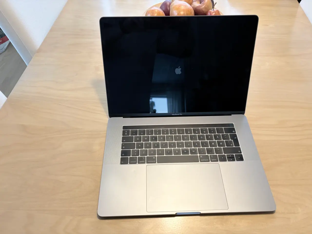 Billede 1 - MacBook Pro (15", 2018) – Space Gray – 80% batteri