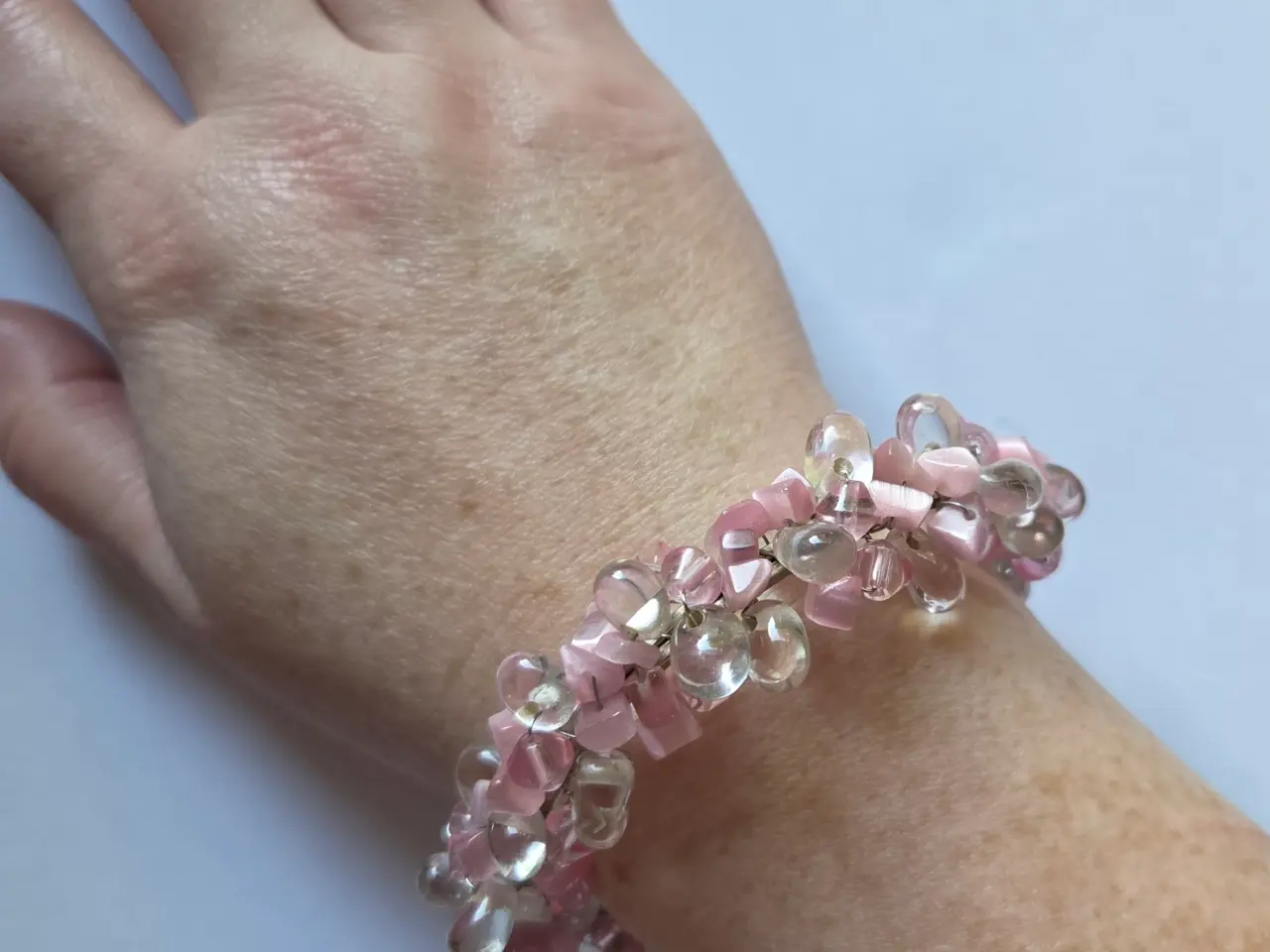 Billede 1 - Rosa og klar perle armbånd