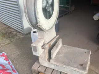 40 Kg gulvvægt. Fabr. Berkeley.