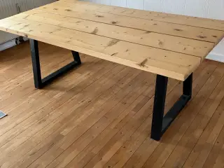 Flot spisebord