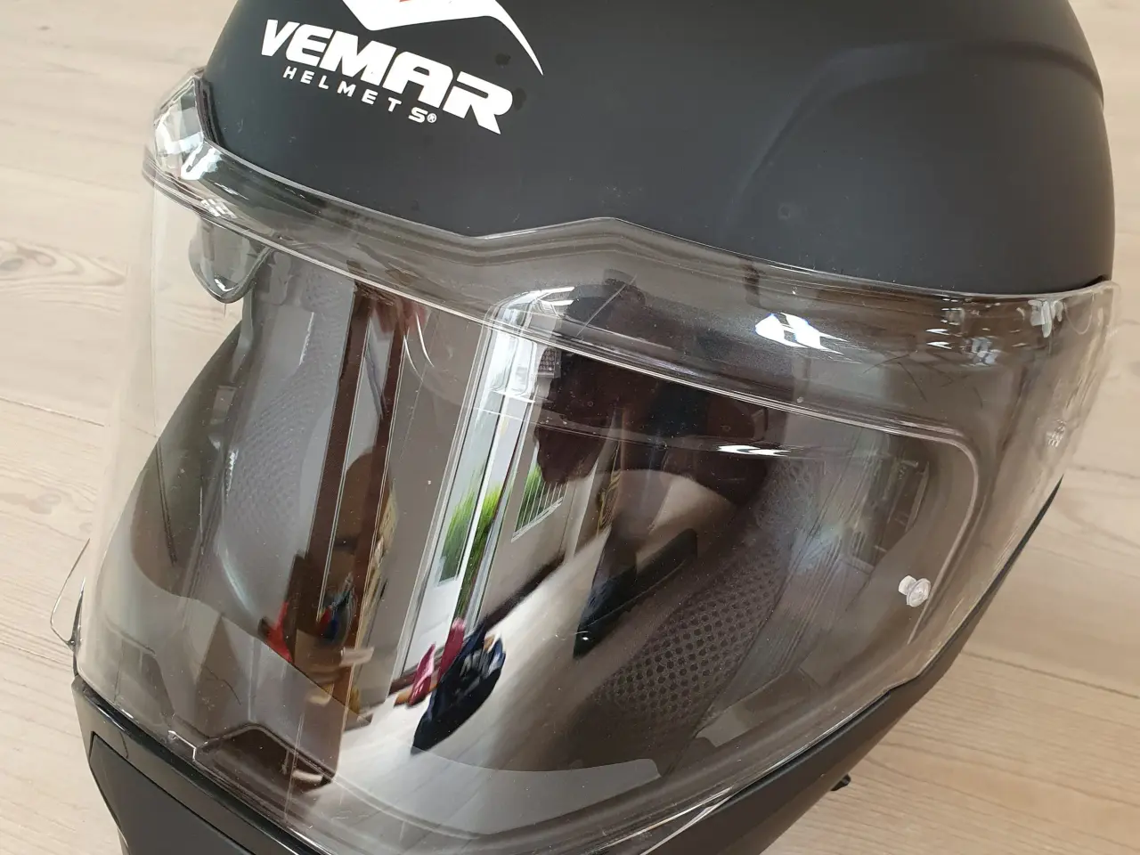 Billede 1 - Motocykelhjelm Vemar Sharki