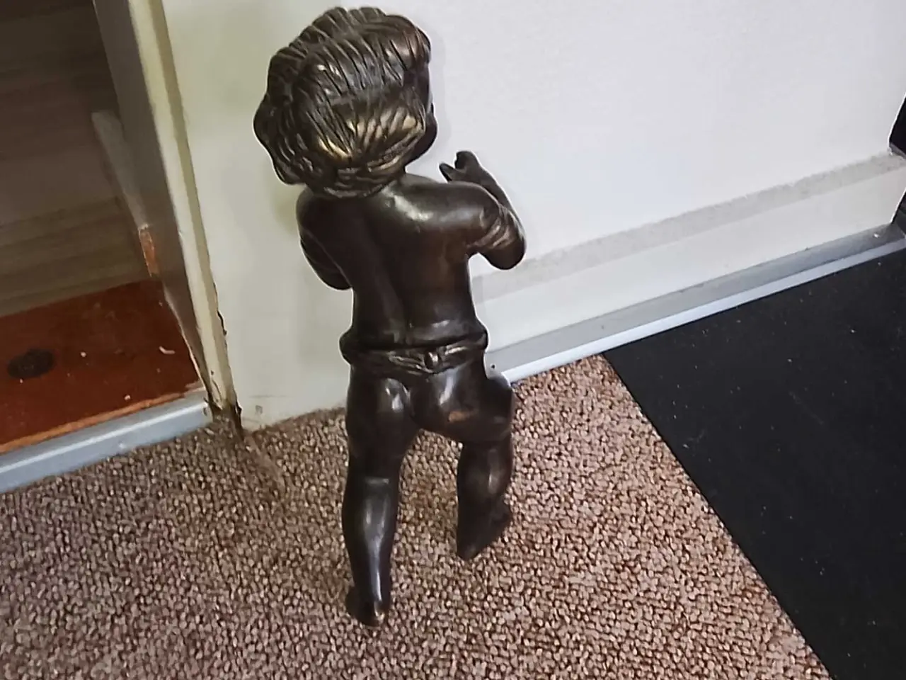 Billede 2 - Bronze figur muligvis discometal.
