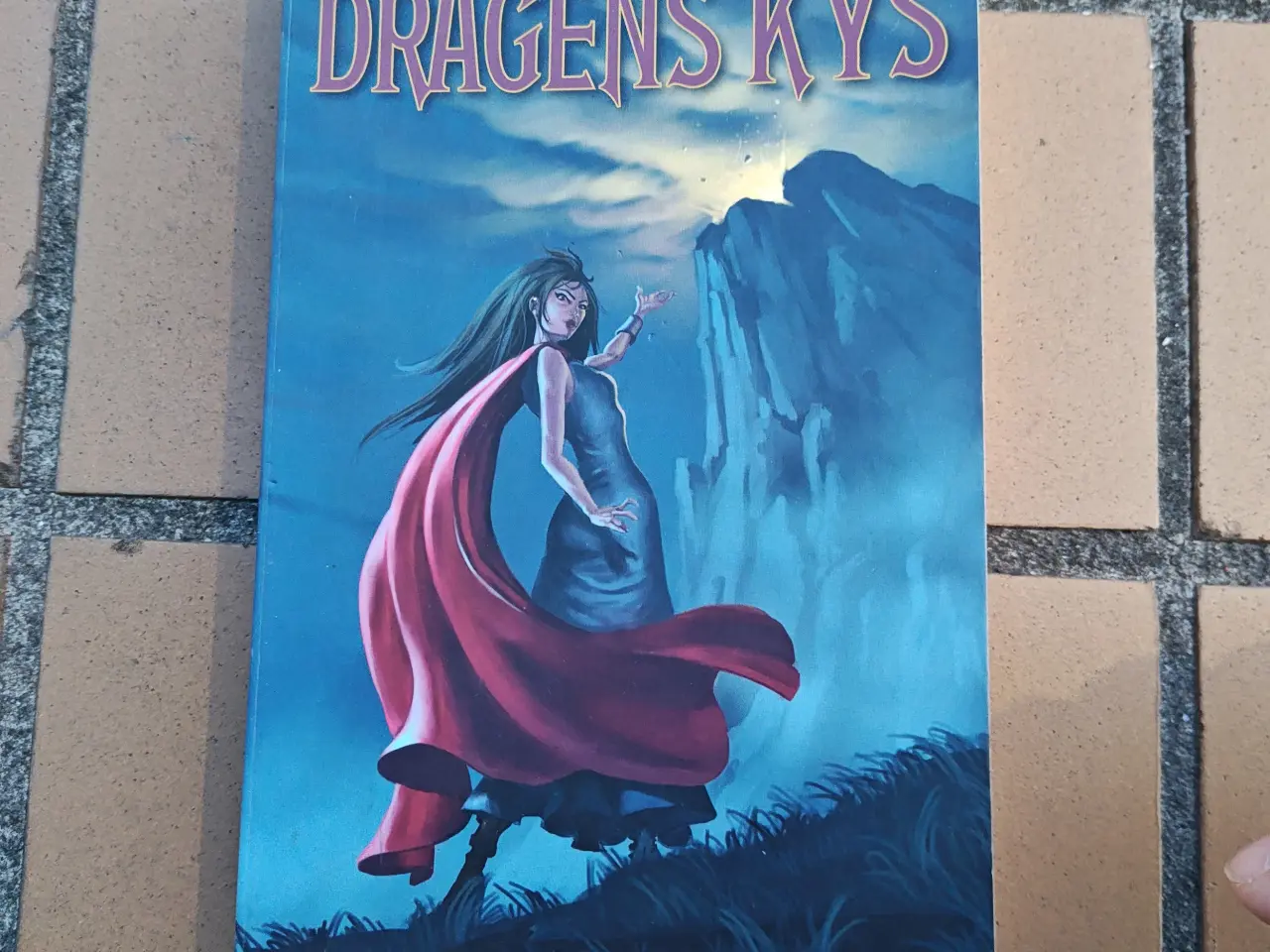 Billede 1 - Dragens Kys Bog af Josefine Ottesen