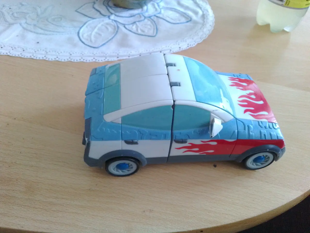 Billede 1 - Bil der kan omformes. "Transformers"