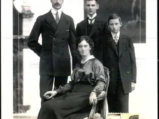 Kong Chr.X med Familie - u/n - Brugt