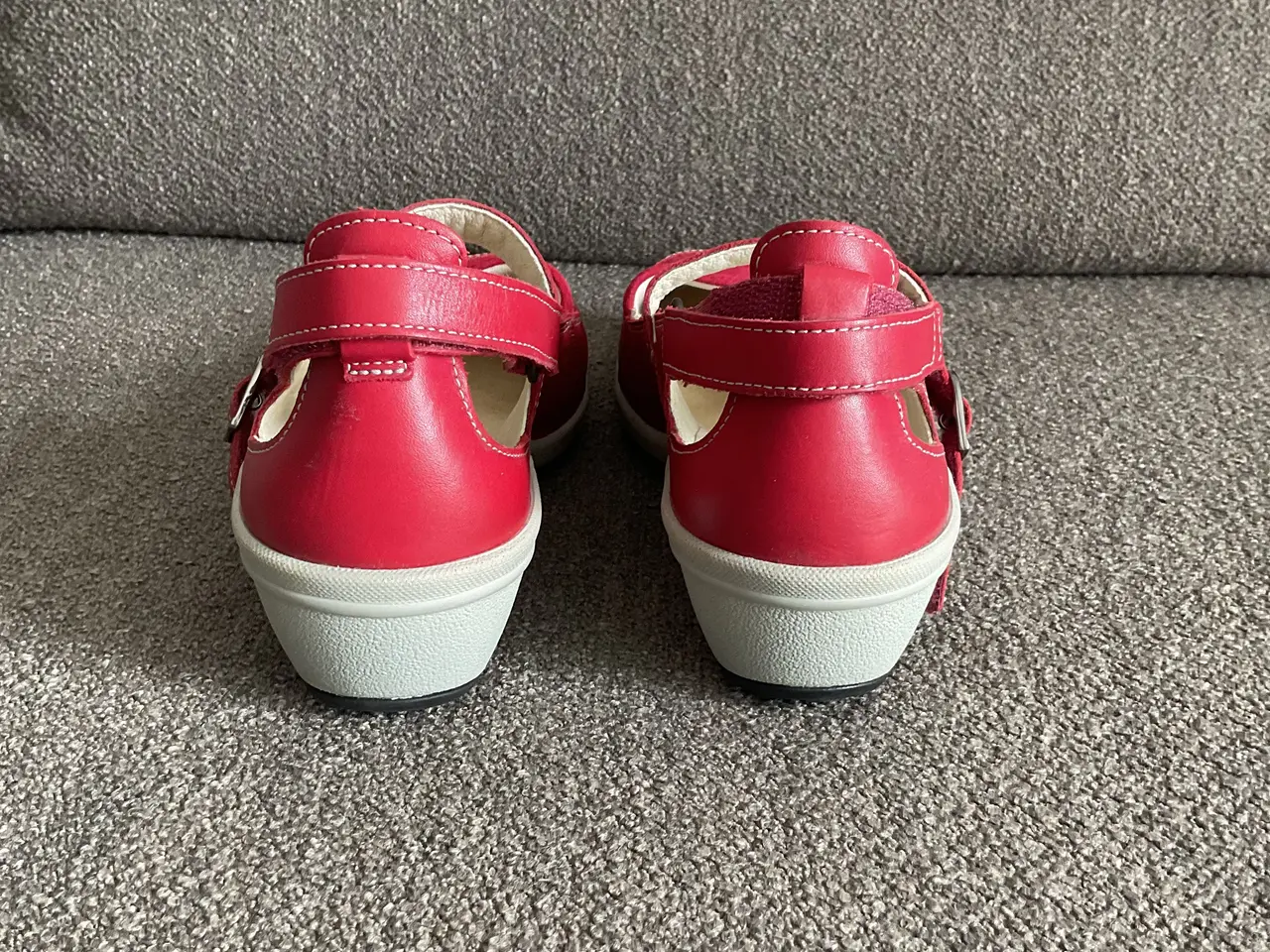 Billede 5 - Nye New Feet sandaler i rød til damer, str. 38.