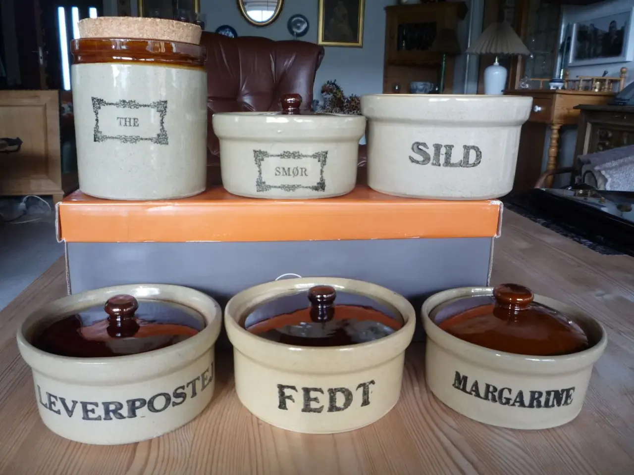 Billede 1 - Flotte krukker og skåle, mrk. Moira m.m., nyt