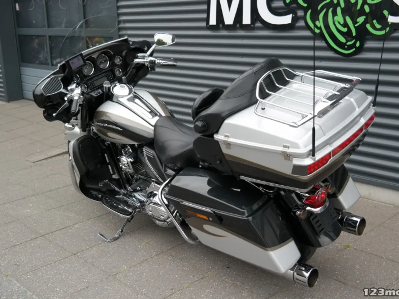 Billede 17 - Harley-Davidson FLHTCUSE CVO Electra Glide Ultra Classic MC-SYD       BYTTER GERNE