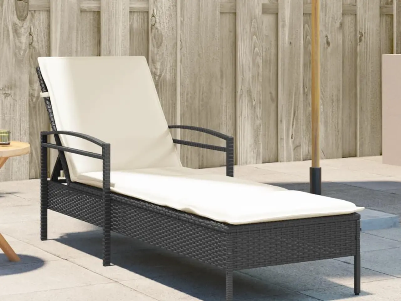Billede 1 - Liggestol med hynde 63x200x81 cm polyrattan sort