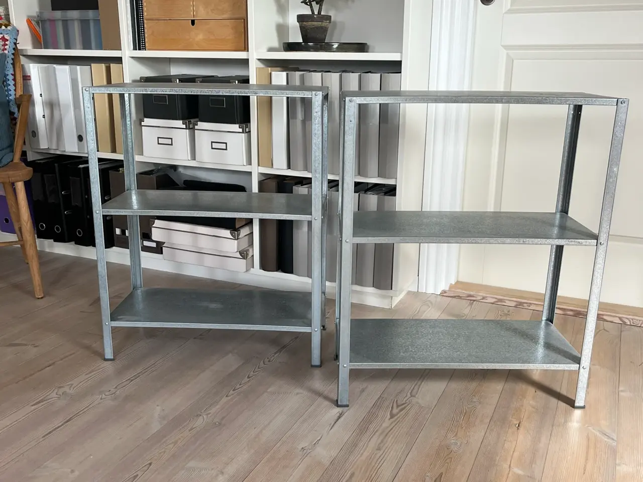 Billede 1 - Små stål reoler