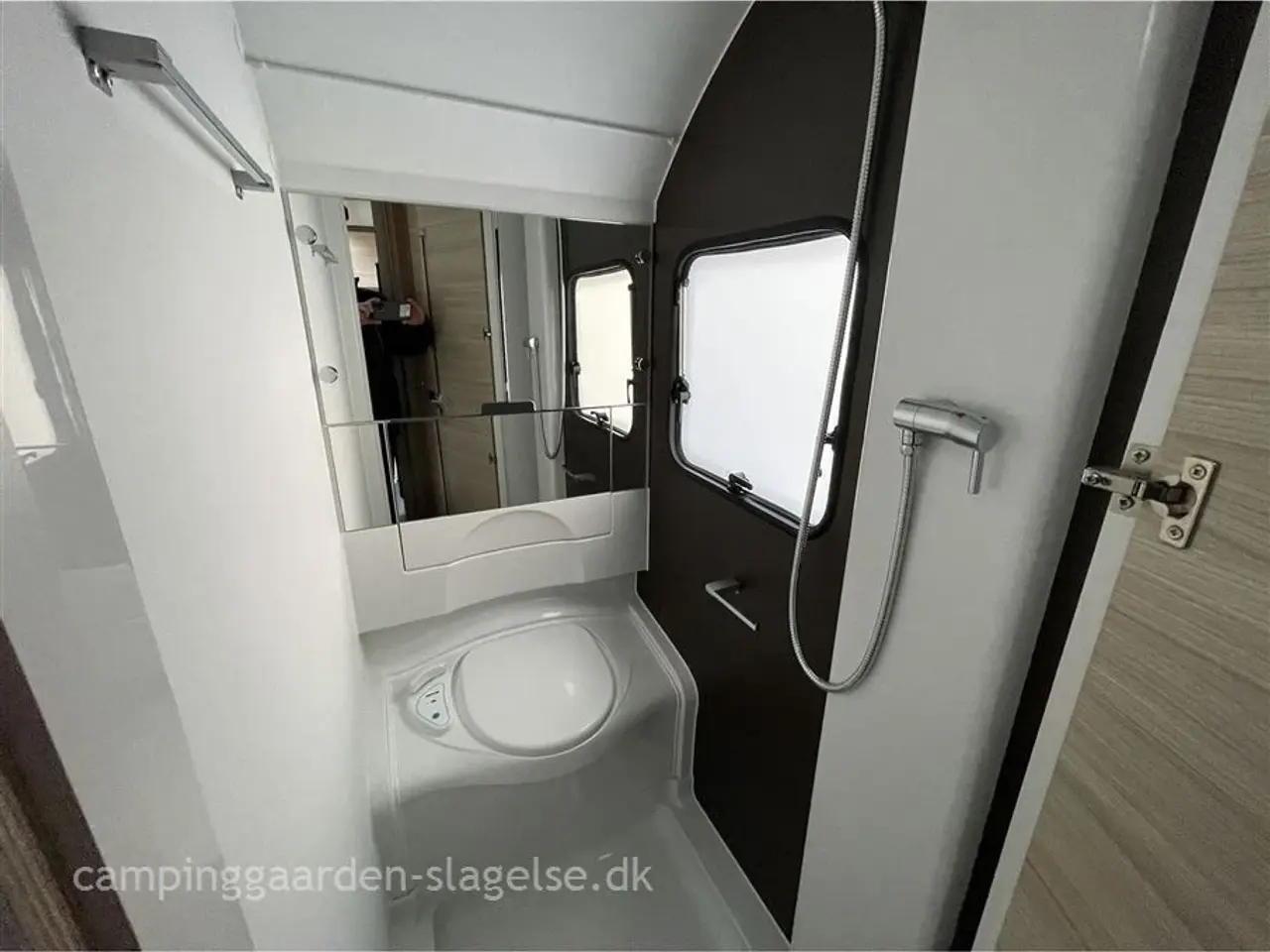 Billede 5 - 2022 - Adria Altea 402 PH   Adria Altea 402 – kompakt campingvogn med dobbeltseng