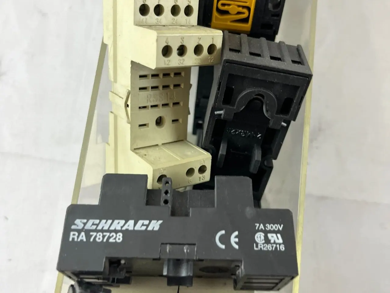 Billede 5 - Schrack PT78704 RA78728 relæ Socket parti DIN Rail