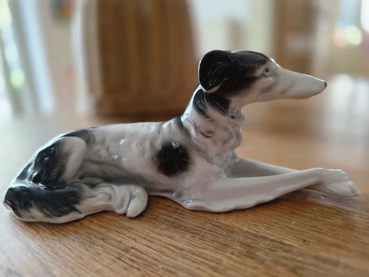 Billede 1 - Liggende Borzoi mynde hund 
