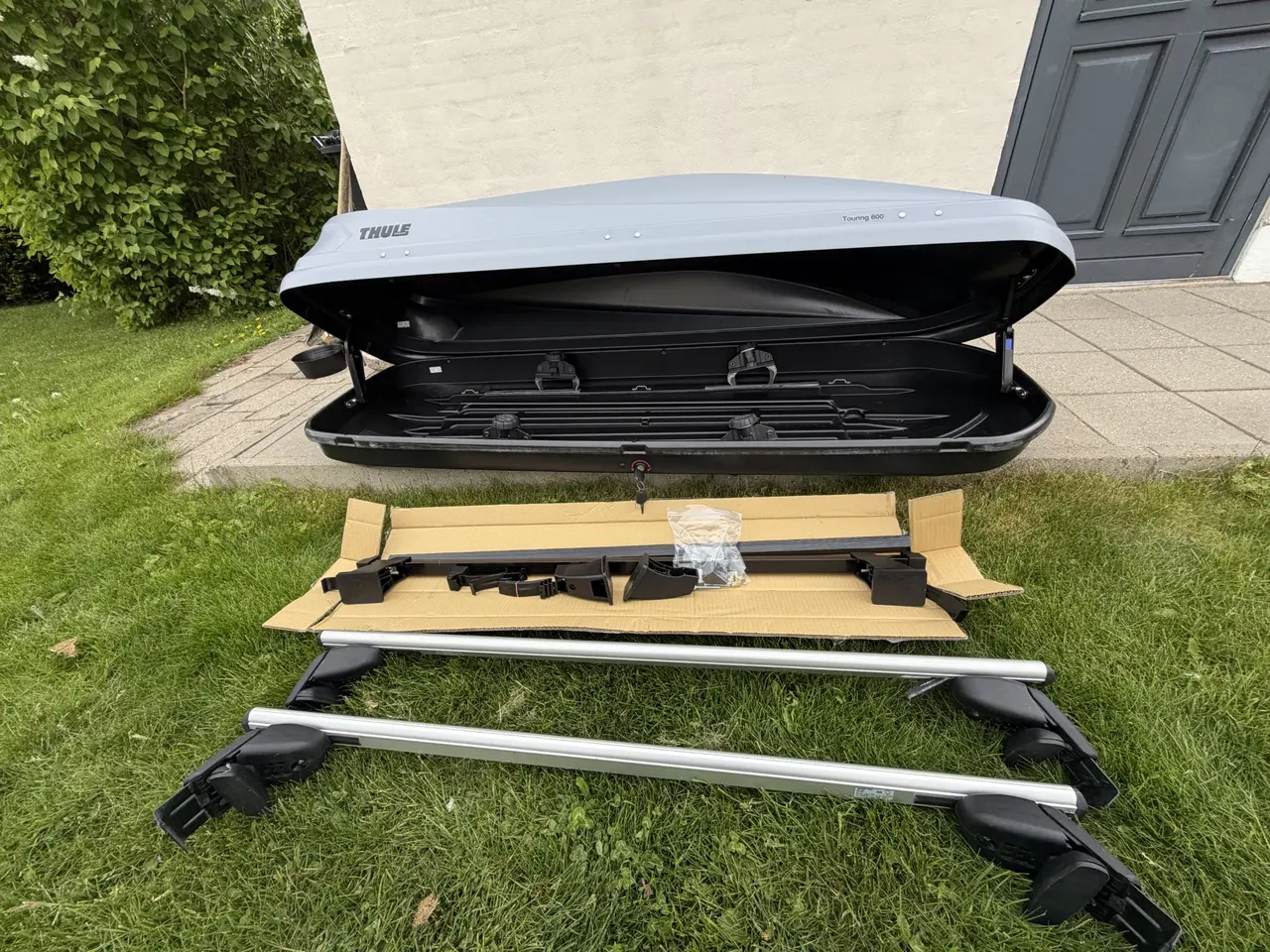 Billede 2 - Thule Touring 600 tagboks + Thule Wingbar tagbøjle