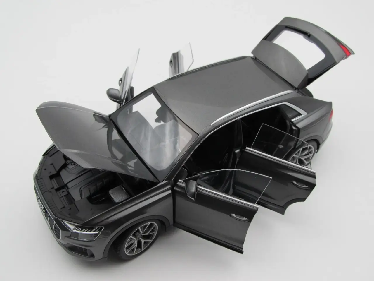 Billede 4 - 2018 Audi Q8 1:18 AUDI dealer Edition