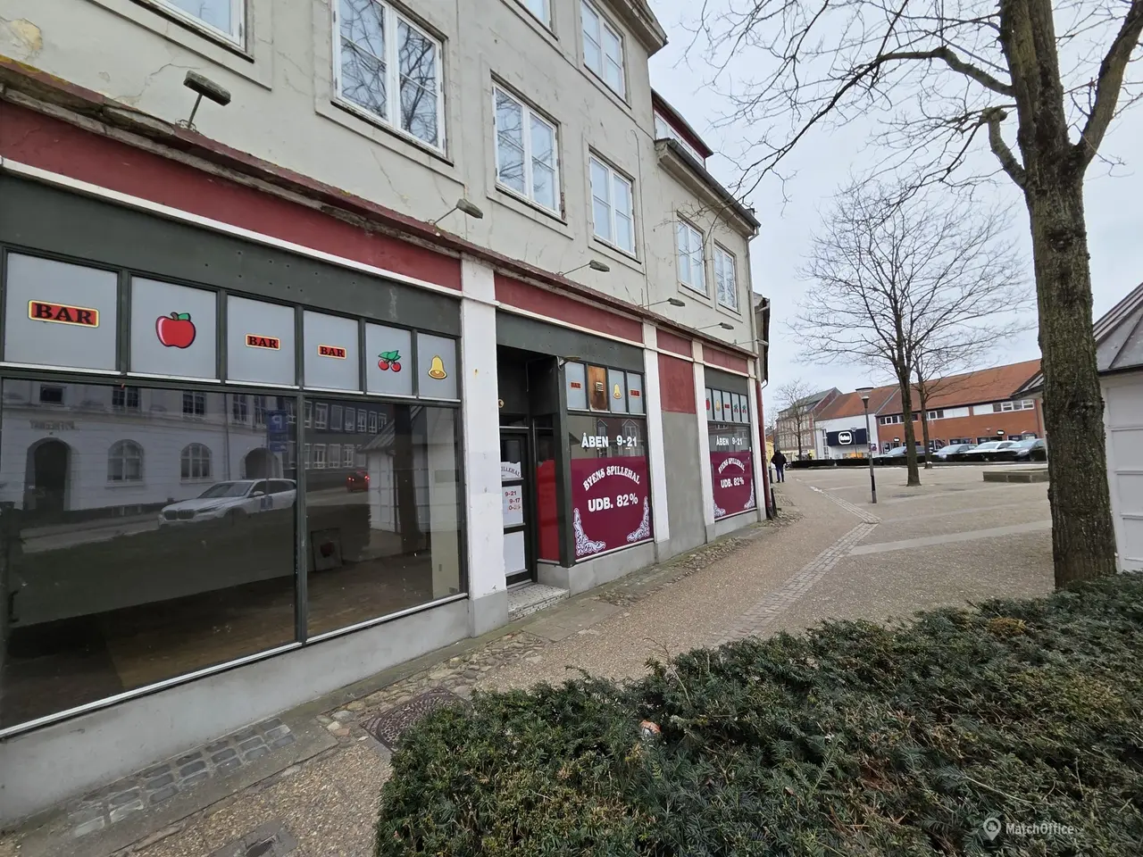 Billede 2 - 126 kvm butik - beliggende ud til Vægtertorvet i Gravene - momsfrit