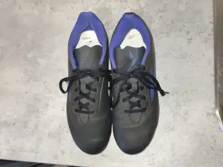 Udendørs fodboldstøvler Adidas Predator str 40