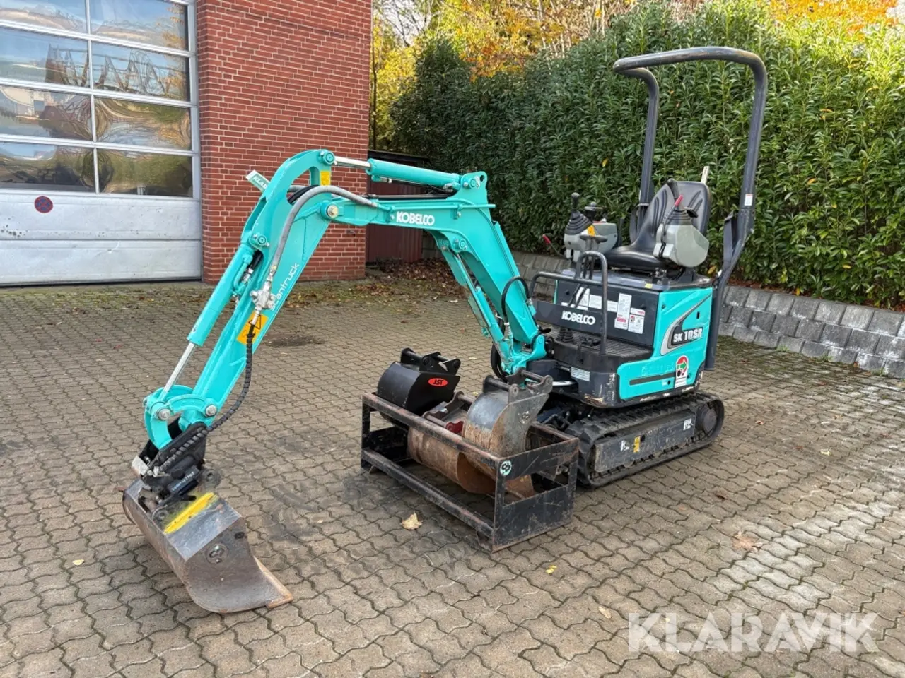 Billede 1 - Minigraver m/redskabspakke Kobelco SK10SR-2E