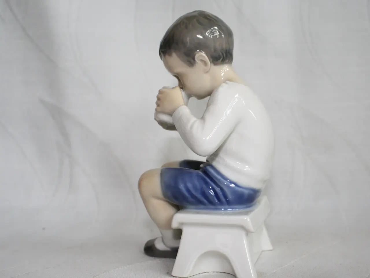 Billede 5 - Victor, Dreng med kop, figur fra Bing og Grøndahl