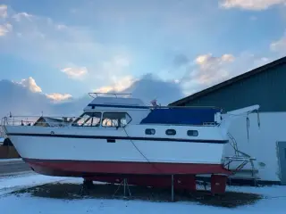 Skøn stålbåd med masser af plads! Perfekt husbåd!