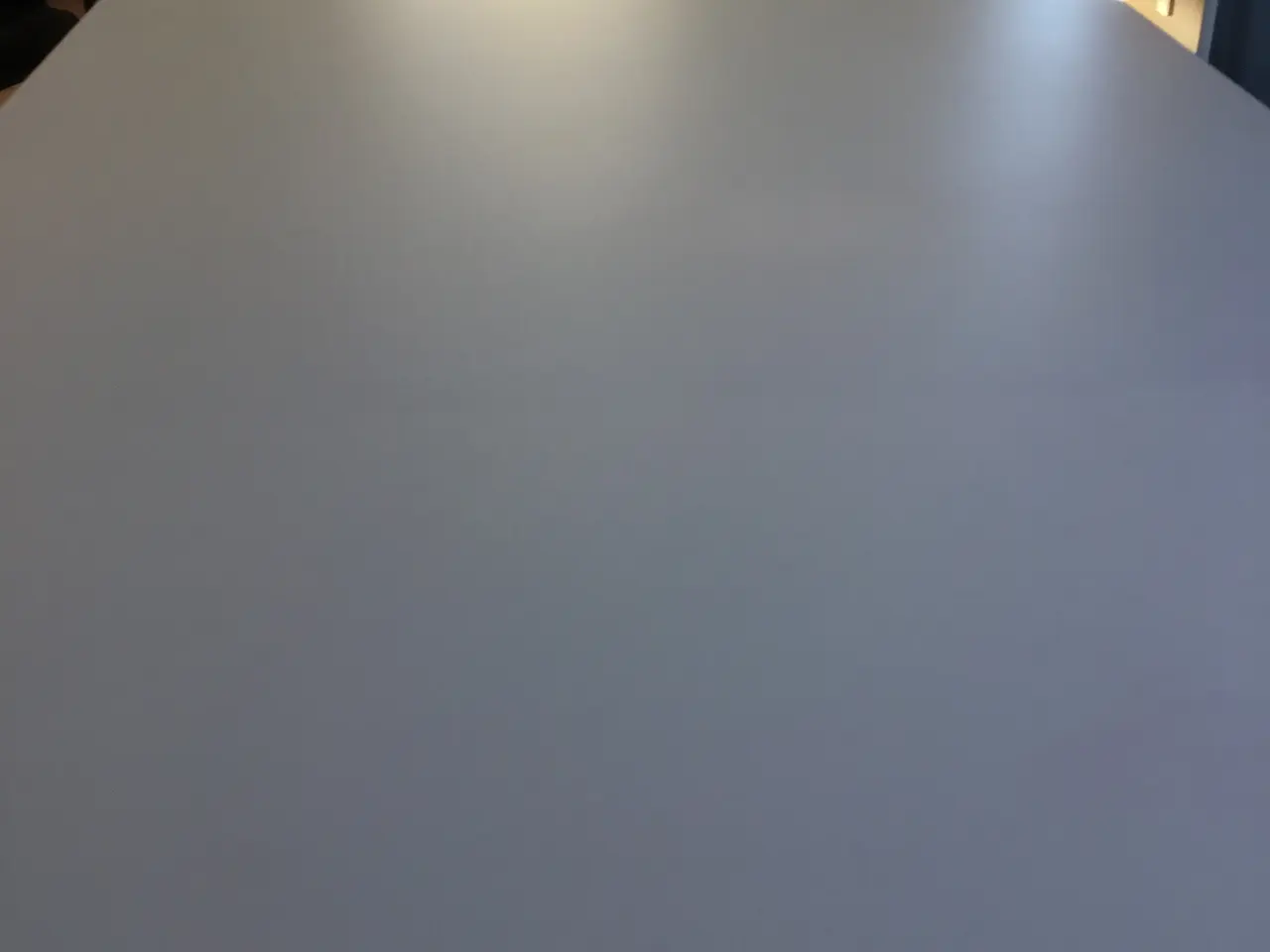 Billede 3 - Spisebord med sort stel og hvid laminat bordplade