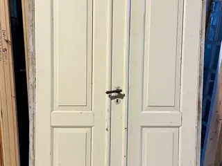 Smuk, original dobbeltdør m. karm