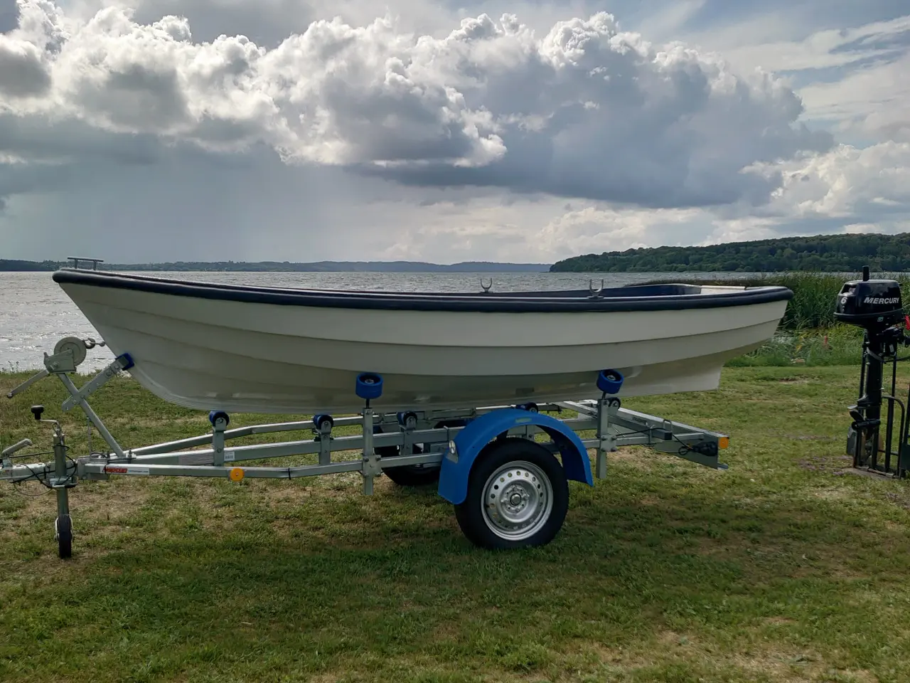 Billede 9 - Jolle med motor og trailer- synkefri