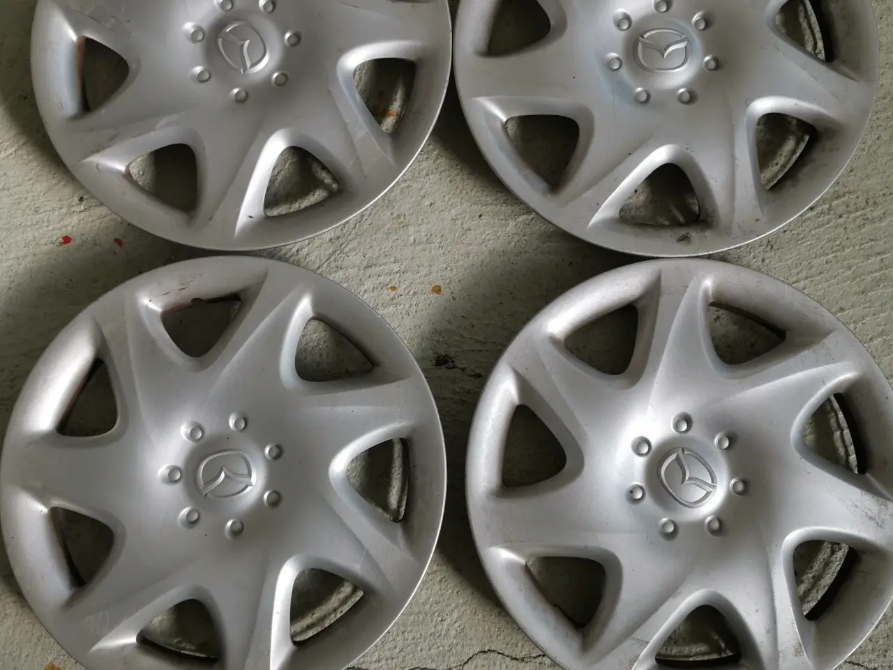 Billede 1 - org. Mazda navkapsler