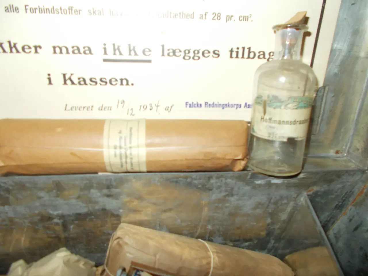 Billede 7 - Stor førstehjælpskasse fra 1934