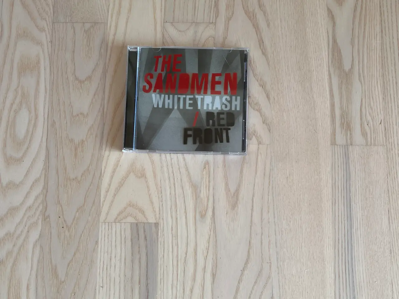 Billede 1 - Whitetrash red front med The Sandmen