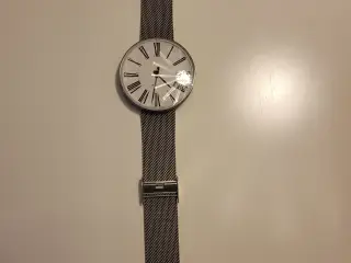 Nyt Arne Jacobsen armbåndsur med romertal