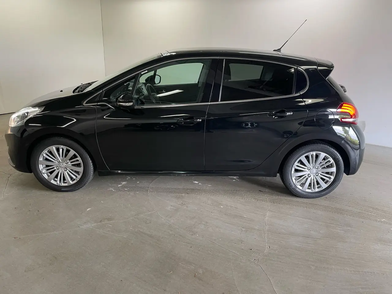 Billede 3 - Peugeot 208 1,5 BlueHDi 100 Privé