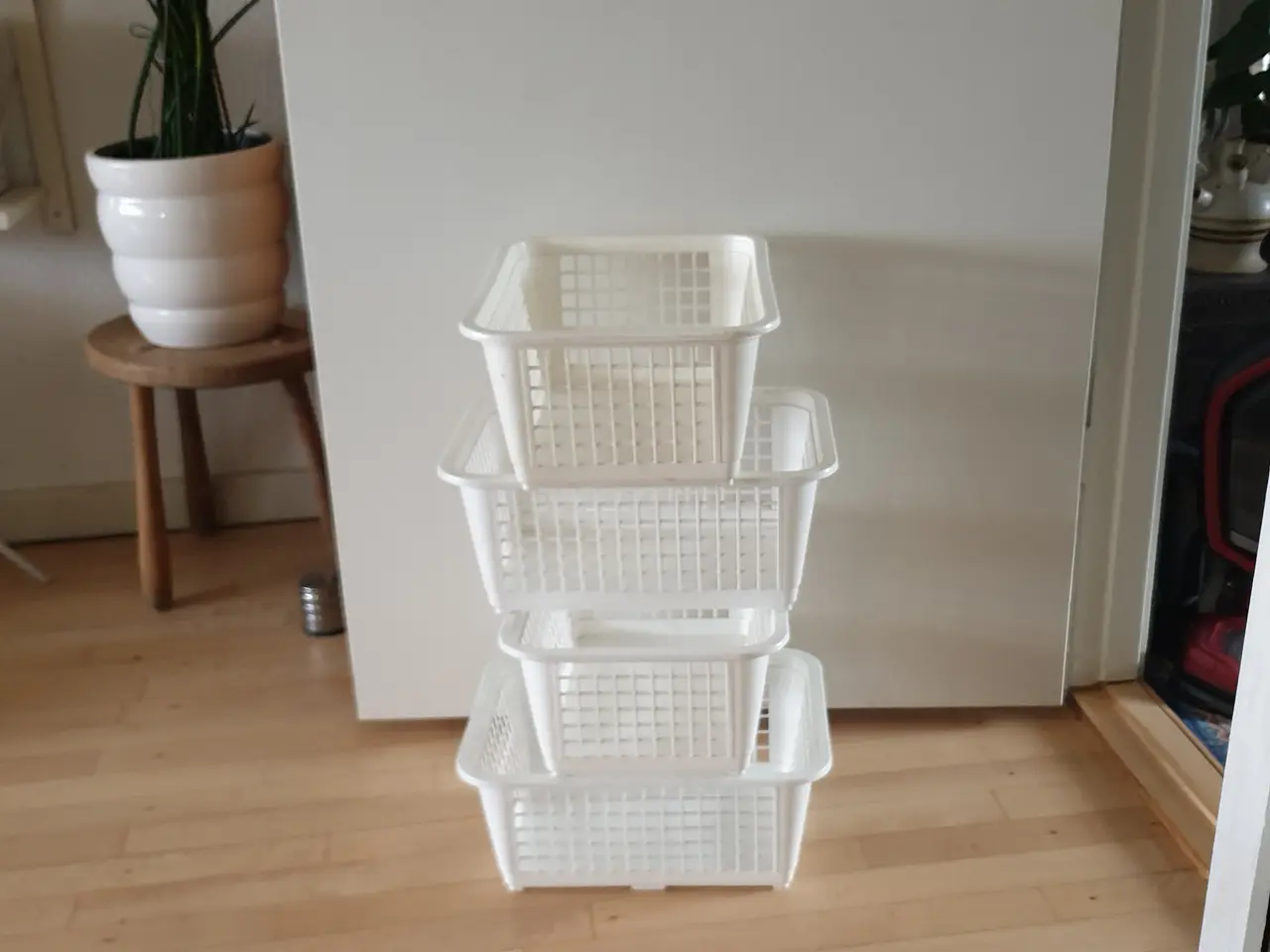 Billede 1 - Hvide plastik kurve 1stk5kr 4stkialt10kr